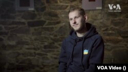 Про те, що допомагало триматися під російськими обстрілами та в полоні, прес офіцер полку "Азов" Дмитро Козацький (позивний Орест) розповідає журналістці Голосу Америки, Катерині Лісуновій.