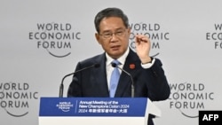中国总理李强在辽宁省大连市举办的世界经济论坛年度会议开幕式上讲话。（2024年6月25日）