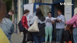 Як українські випускники здають випускний іспит закордоном. Відео