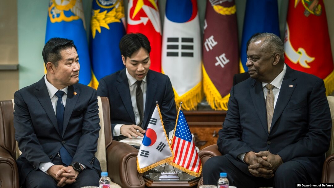 12일 서울을 방문한 로이드 오스틴 미국 국방장관이 신원식 한국 국방장관과 만났다. 사진 = 미국 국방부.