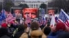 Прихильники Дональда Трампа під час маршу на Капітолій 6 січня 2021 року. Фото з архіву: AP/John Minchillo 