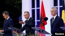 Президент Польщі Андрей Дуда (посередині) на зустрічі групи керівників країн НАТО наголошував на потребі «сильних» дій альянсу у відповідь на переміщення бойовиків «Вагнера» в Білорусь. Гаага 27 червня 2023 р.