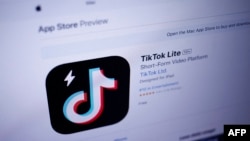 Biểu tượng của ứng dụng TikTok Lite của Trung Quốc được trưng bày tại một cửa hàng của Apple ở Paris, Pháp, ngày 11/4/2024. 