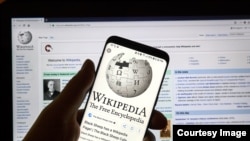 Adobe. Головна сторінка Wikipedia