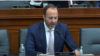 德克萨斯州的共和党籍联邦众议员兰斯·古登(Lance Gooden)在众议院司法委员会上就他提出的一项法案发言。(2024年5月22日）