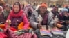 2024年4月5日，好几百位达拉克人坐在抗议现场，要求印度政府把拉达克从中央直辖区变为一个邦。他们从今年2月开始就在这里进行抗议，要求以印度一个邦的地位来获得宪法保障，以保护他们的文化传统和自然环境 (美国之音/贾尚杰)