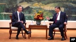 美国加利福尼亚州州长加文·纽森2023年10月25日在北京与中国领导人习近平会面