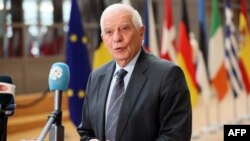 Рішення стало можливим після того, як ЄС знайшов правовий шлях як обійти вето Угорщини і використати доходи на заморожені російські активи, щоб придбати зброю для України, пояснив верховний представник ЄС із зовнішньополітичних питань Жозеп Боррель 