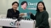 香港民主党前主席刘慧卿(左)与该党现任副主席、前中西区区议员伍凯欣。 (美国之音/汤惠芸)