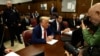 Колишній президент США Дональд Трамп очікує на початок кримінального процесу в кримінальному суді Мангеттена в Нью-Йорку, 6 травня 2024 року.