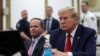 Трамп намагається отримати імунітет від судового переслідування за чотирма кримінальними справами, що містять 91 обвинувачення. У найближчі місяці він може постати перед судом. Фото: Reuters, 7 грудня 2023 року, Дональд Трамп у Верховному суді Нью-Йорка 