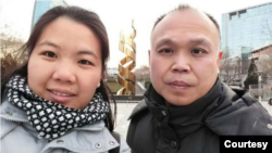 资料照片：中国人权律师余文生和妻子许艳。(照片来自维权网）