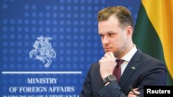  "Один раз це помилка, але якщо ми дозволяємо цьому відбуватись, це звучить як запрошення", - міністр закордонних справ Литви Габріеліус Ландсбергіс про порушення повітряного простору НАТО