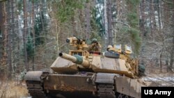 Фото для ілюстрації: військовий США на танку M1A1 Abrams під час навчань в Польщі, листопад 2022 року