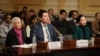 美國國會眾議院美中戰略競爭特設委員會於2023年12月13日召開聽證會，討論中共跨國鎮壓議題。（由左至右）證人包括中國人權專家蘇菲·理查森、喬治城大學法學院學生張津睿，和香港民主委員會執行長郭鳳儀。（House Select Committee on the CCP）