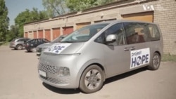 Американські благодійники Project HOPE допомагають лікувати мешканців прифронтових поселень. Відео