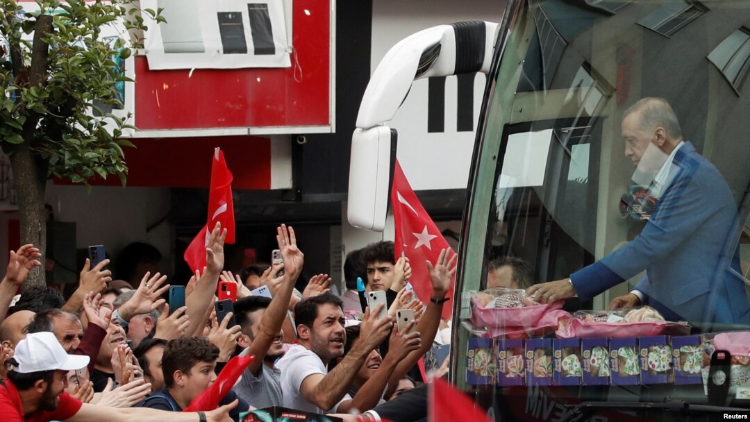 Turkish President Tayyip Erdogan gives presents to supporters during a rally, ahead of the May 28 presidential runoff vote, in Istanbul, Turkey, May 26, 2023.