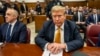Колишній президент Дональд Трамп у кримінальному суді Мангеттена зі своїм адвокатом Емілем Бове, у вівторок, 21 травня 2024 року, в Нью-Йорку. (Фото: Марк Петерсон через AP)