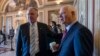 Архівне фото: сенаткори США Тім Кейн, Бен Кардін у Капітолії, Вашингтон