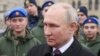 Російський президент Владімір Путін на зустрічі з учнями військових шкіл і з дітьми російських солдатів, які загинули на війні проти України. Москва 4 листопада 2023 р.