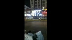 济南万达广场外墙惊现反习反共投影标语
