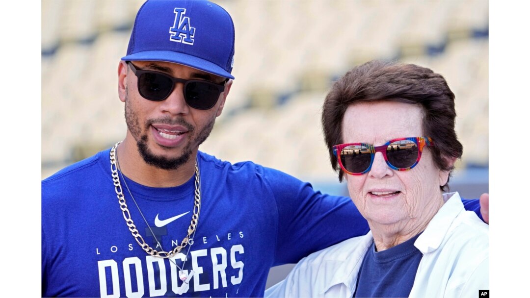 FILE - Los Angeles Dodgers' Mookie Betts, left, and tennis great Billie Jean King are seen during practice ahead of the NLDS, in Los Angeles, Oct. 6, 2023.