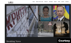 Сайт DC weekly.org зі статтею на головній сторінці про те, що "Росія завдає ракетних ударів у відповідь на український обстріл"