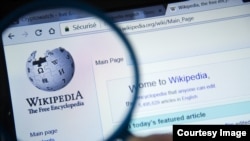 Adobe. Головна сторінка Wikipedia