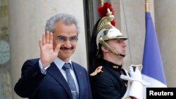  ولید بن طلال، شهزادۀ میلیادر عربستان سعودی، نیز در میان توقیف شدگان است