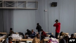 Alguns estudantes de países africanos na Polónia depois de deixarem a Ucrânia