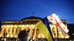 Протестувальники в Грузії обіцяють залишитись на вулиці до падіння уряду. Відео