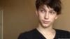 "Por algún milagro mágico, estoy vivo, en un hospital donde me alimentan con cuidado", dijo Andriy, sobreviviente ucraniano de 15 años. [Captura de pantalla de video de RFE/RL]