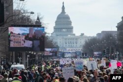 Учасники акції протесту "За наші життя" в Вашингтоні, 24 березня 2018