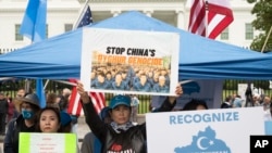 東突厥斯坦覺醒運動（East Turkistan Awakening Movement）在白宮外面舉行反對中共的集會（2022年10月1日）