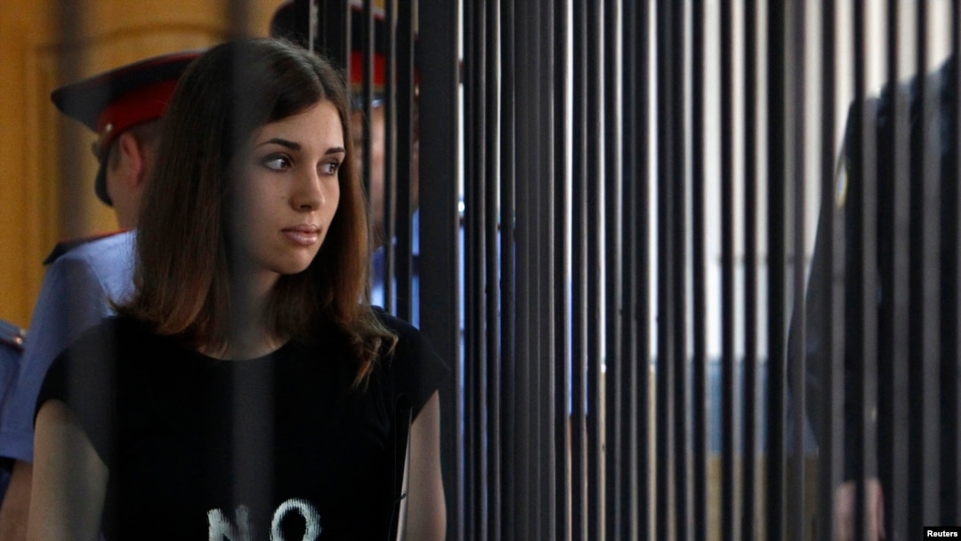 A member of the female punk band "Pussy Riot", Nadezhda Tolokonnikova, is escorted before a court hearing to appeal for parole at the Supreme Court of Mordovia in Saransk, July 26, 2013. 