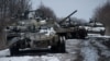 Se ven tanques rusos destruidos, en medio de la invasión rusa de Ucrania, en la región de Sumy, Ucrania, el 7 de marzo de 2022. 