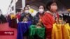 དགེ་ལུགས་པ་སྤྱི་མགྲིན་ནས་༧གོང་ས་མཆོག་ལ་བརྟན་བཞུགས་བསྟར་འབུལ།