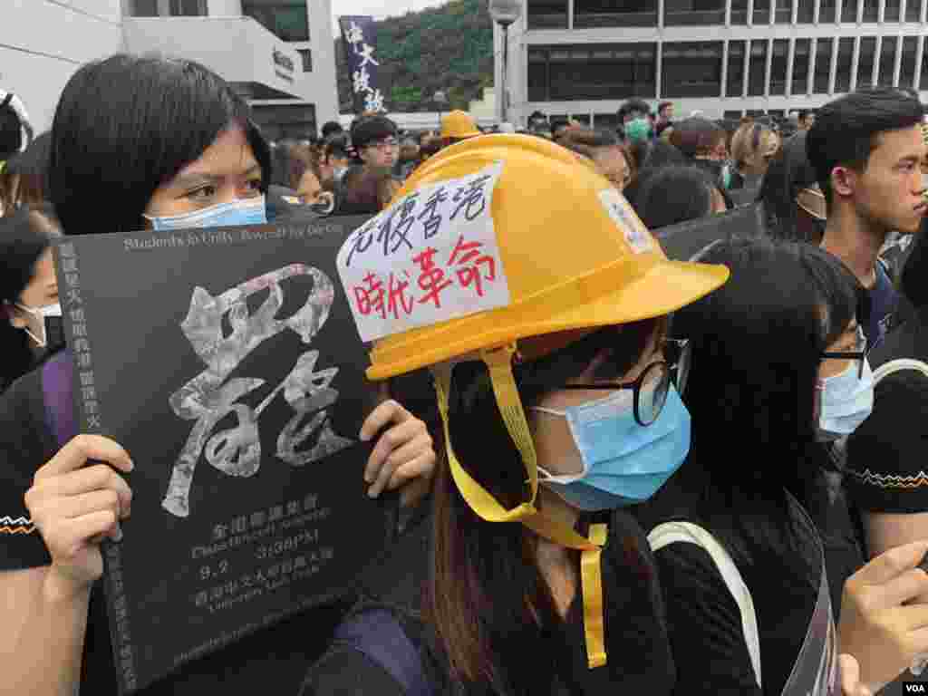 大学生们在香港中文大学校园内的百万大道举行罢课集会。(2019年9月2日)