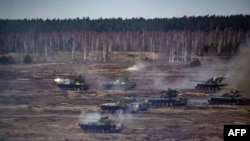 Відеокадр з відео Міністерства оборони РФ - російські та білоруські танки під час навчань, лютий 2022 року