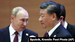 中国领导人习近平与俄罗斯总统普京在乌兹别克斯坦撒马尔罕出席上海合作组织首脑会议期间交谈。（2022年9月16日）