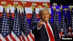 美国当选总统唐纳德·特朗普2024年11月6日在佛罗里达州西棕榈滩的棕榈滩县会议中心举行集会，向支持者发表讲话。