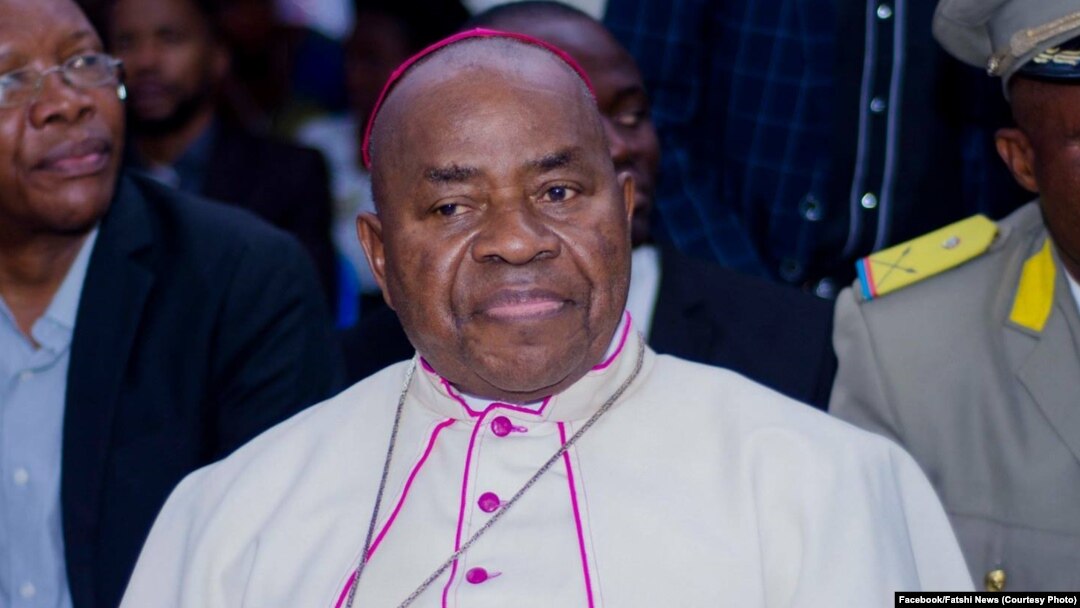 Mgr Gérard Mulumba na bokanisi ya mibu mibale ya liwa ya Etienne Tshisekedi, na Kinshasa, 1er février 2019. (Facebook/Fatshi News)