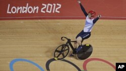 Vận động viên đua xe đạp người Anh Jason Kenny 