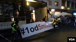 Arhiva - Pripreme za 40. protesno okupljanje "1 od 5 miliona" u Beogradu, 7. septembra 2019. (Foto: Aleksandra Nenadović, VOA)