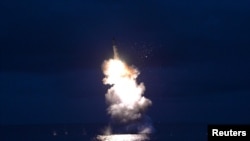 Imagem de um teste a um míssil balístico a 25 de Agosto