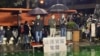 香港多区居民抗议当局没咨询 设新冠肺炎小区指定诊所及隔离营 