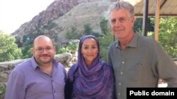 جیسون رضائیان و یگانه صالحی در تهران در کنار آنتونی بوردین مجری شبکه سی ان ان 