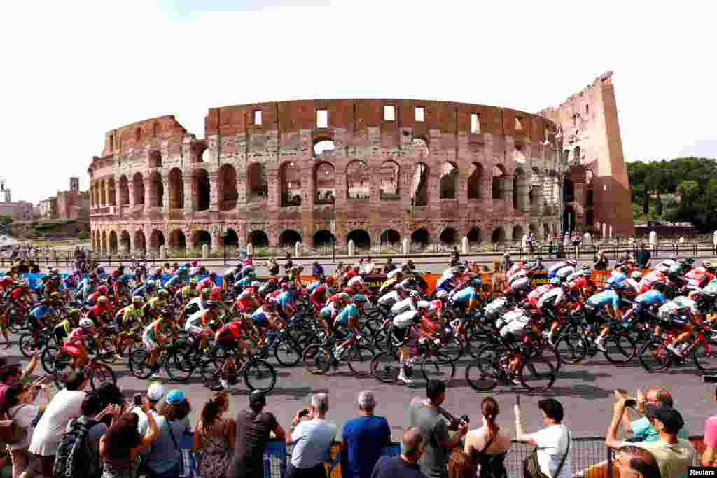 The peloton passes the Colosseum during the 21st and last stage of the 101st Giro d'Italia, Tour of Italy cycling race in Rome.
