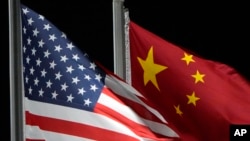美国两大电信商AT&T和Verizon12月28日首次证实，他们曾受到与中国有关的网络间谍活动—“盐台风”(Salt Typhoon)的攻击。