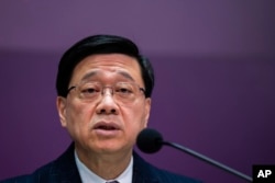 香港特首李家超于2024年1月30日在香港政府总部举行的新闻发布会上发表讲话 (美联社照片)